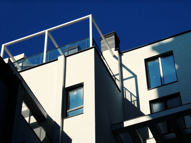 the%20corner%20of%20an%20apartment%20building the%20corner%20of%20an%20apartment%20building
